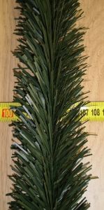 Um�l� smrkov� chvoj� na v�noce